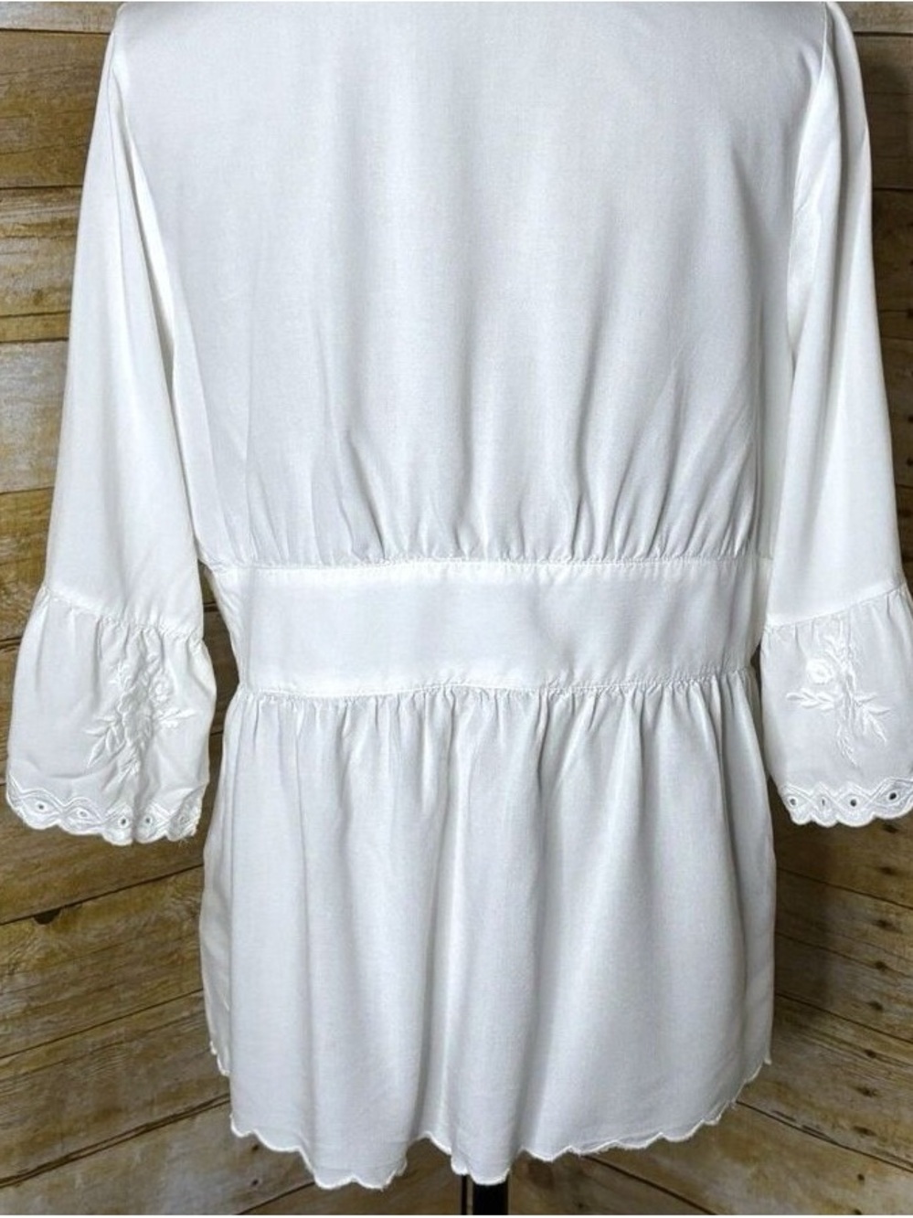 White Embroidered Lace-Trim Women's Robe - Picture 3 of 4